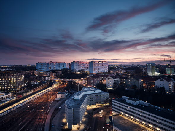 Picture of SEB's office in Solna, Stockholm by night.