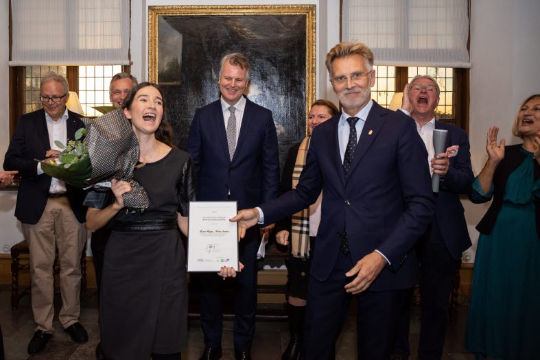 Picture from the award ceremony of Årets Nybyggare when the price is being handed over to the winner. Picture from the award ceremony of Årets Nybyggare when the price is being handed over to the winner.