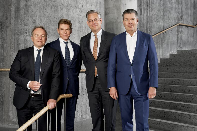 William Paus, John Fisker, vd Ringkjøbing Landbobank, Mark Luscombe och Johan Torgeby i samband med avtalets undertecknande.