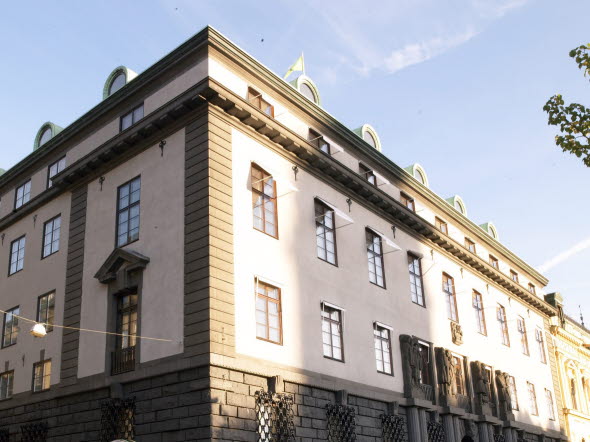 Image of the fasade of the SEB office in Kungsträdgården, Stockholm.