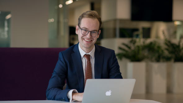 Robert Van Wijk, working in Advisory Sales for Fixed Income, Commodities, and Currencies